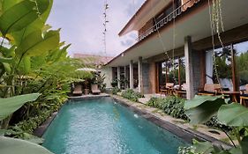 Griya Tropical